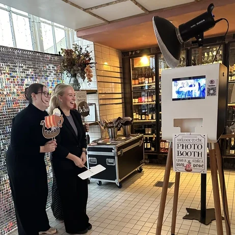 eje af Photo Booth til bryllup med ubegrænsede udskrifter og personlige layouts